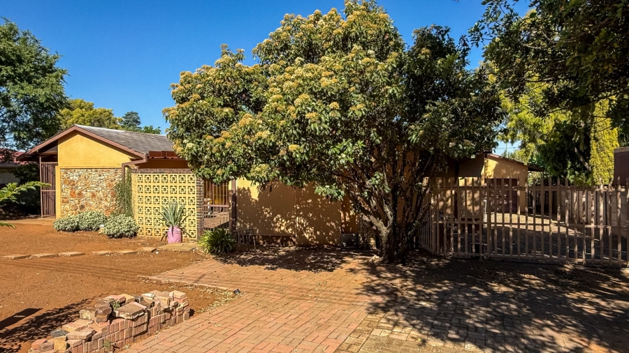 4 Bedroom Property for Sale in Flimieda North West